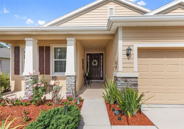 Photo 3 of Single family home for sale at 12421 Eastpointe Dr, Dade City, FL 33525 | MLS# TB8499435 | Listing updated on 2026-07-26