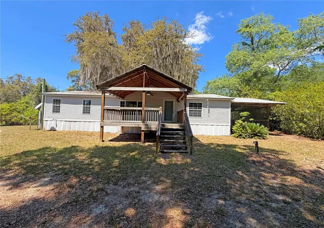 Homes for sale in Hawthorne, FL | 120 Peach, Hawthorne, FL 32640 | MLS# GC539601