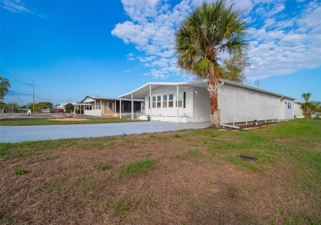 5th image of 9141 Salisbury Dr, Brooksville, FL 34613 | MLS# OM723069