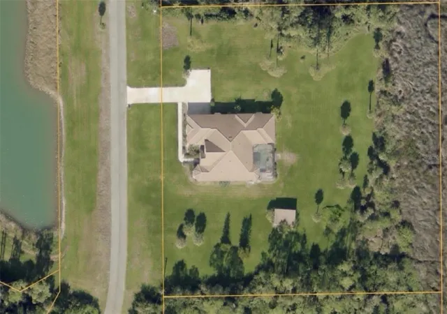 Photo 3 of Single family home for sale at 9110 Deer Ct, Venice, FL 34293 | MLS# R4911085 | Listing updated on 2026-08-04