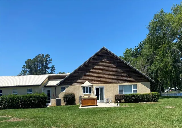 3rd image of 229 Lake Ida Point Dr, Interlachen, FL 32148 | MLS# GC539602