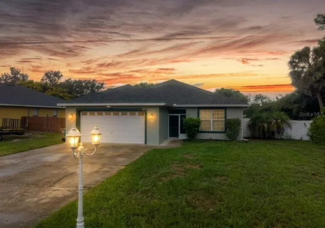 Single family home for sale at 35937 Dawn Dr, LEESBURG, FL 34788 | MLS# O6400535
