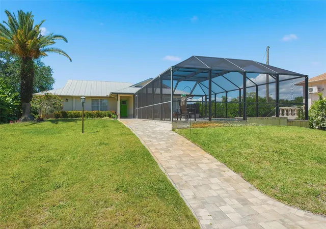 4th image of 880 Lemon Bay Dr, Venice, FL 34293 | MLS# D6147121