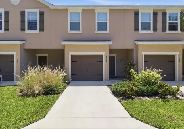 Photo 3 of Townhouse for sale at 1306 Grantham Dr, Sarasota, FL 34234 | MLS# N6143979 | Listing updated on 2026-09-14