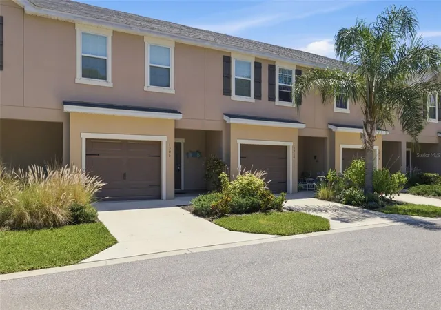 Photo 4 of Townhouse for sale at 1306 Grantham Dr, Sarasota, FL 34234 | MLS# N6143979 | Listing updated on 2026-09-14