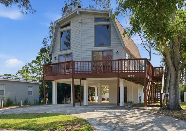 Homes for sale in Saint Petersburg, FL | 8221 Riverside Dr Ne, Saint Petersburg, FL 33702 | MLS# TB8499590