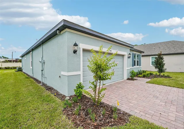 3rd image of 1004 British Cir, Daytona Beach, FL 32124 | MLS# TB8499592
