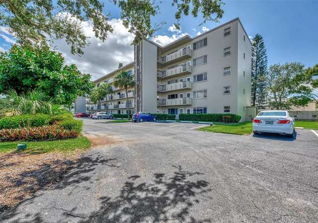 Photo 2 of Condo for sale at 4460 Ironwood Cir #102A, Bradenton, FL 34209 | MLS# A4690655 | Listing updated on 2026-09-21