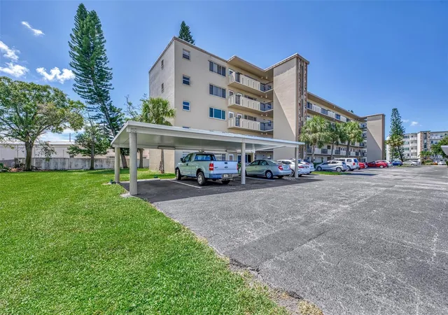 Photo 3 of Condo for sale at 4460 Ironwood Cir #102A, Bradenton, FL 34209 | MLS# A4690655 | Listing updated on 2026-09-21