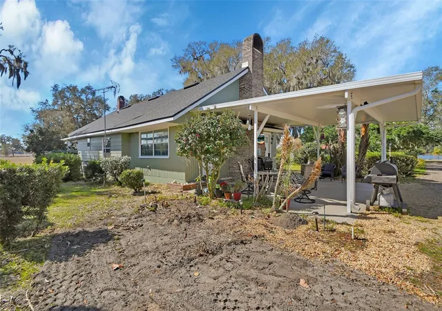 Homes for sale in De Leon Springs, FL | 1403 Blackwelder Rd, De Leon Springs, FL 32130 | MLS# V4948610