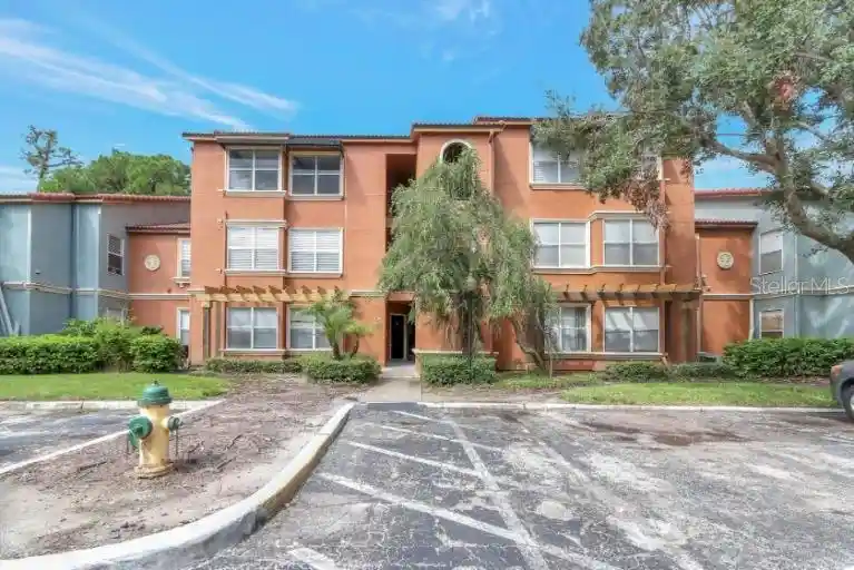 Listing Photo 2 - Condo for sale in 5160 Conroy Rd located at 5160 Conroy Rd, Orlando, FL 32811 - Unit #21