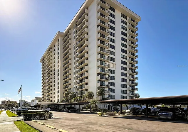 Listing Photo 4 - Condo for sale in building located at 400 Island Wy, Clearwater, FL 33767 - Unit #1411