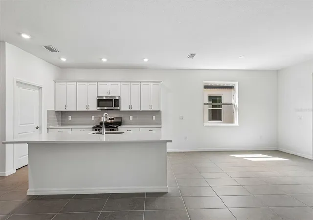 Photo 3 of Single family home for sale at 8713 Canard Cvs, Palmetto, FL 34221 | MLS# R4911091 | Listing updated on 2026-10-04