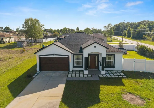 Photo 2 of Single family home for sale at 2 Juniper Ter, Ocala, FL 34480 | MLS# OM723122 | Listing updated on 2026-08-22