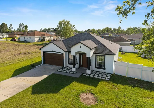 Photo 3 of Single family home for sale at 2 Juniper Ter, Ocala, FL 34480 | MLS# OM723122 | Listing updated on 2026-08-22
