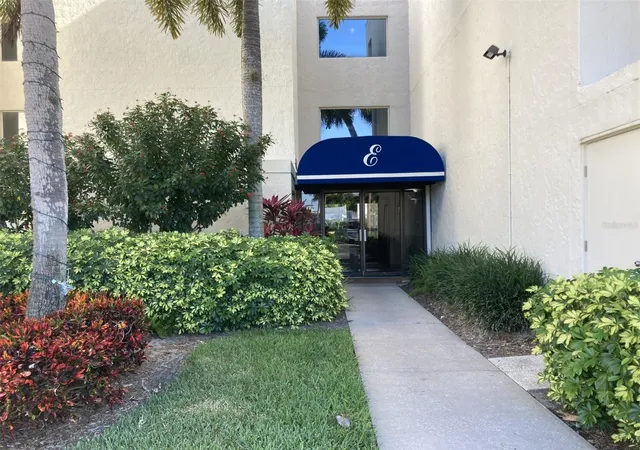 2nd image of 6114 43rd St W #103E, Bradenton, FL 34210 | MLS# A4690690