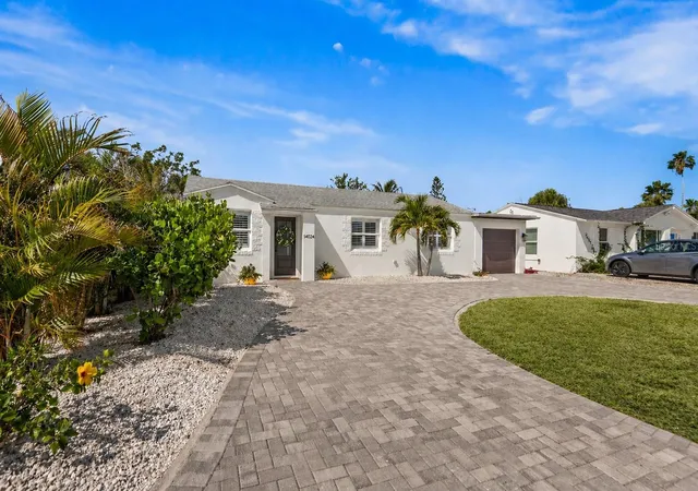 3rd image of 14024 N Bayshore Dr, Madeira Beach, FL 33708 | MLS# TB8499731
