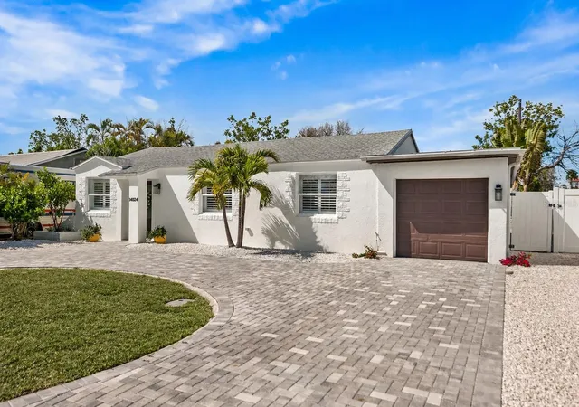 4th image of 14024 N Bayshore Dr, Madeira Beach, FL 33708 | MLS# TB8499731