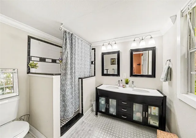 Photo 4 of Single family home for sale at 805 E Chelsea St, Tampa, FL 33603 | MLS# TB8499743 | Listing updated on 2026-10-24