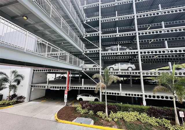 2nd image of 204 E S St, ORLANDO, FL 32801