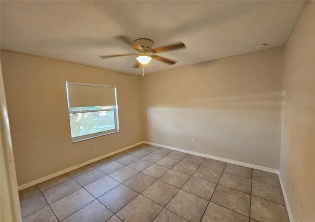 4th image of 8200 Fairways Cir, OCALA, FL 34472