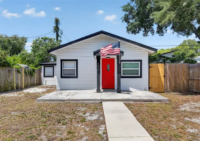 2nd image of 3250 Prescott St N, St Petersburg, FL 33713 | MLS# A4690739