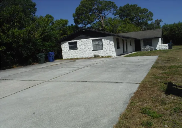 Photo 2 of Multi family home for sale at 118 Lake Ave Se, Largo, FL 33771 | MLS# TB8499836 | Listing updated on 2026-10-06