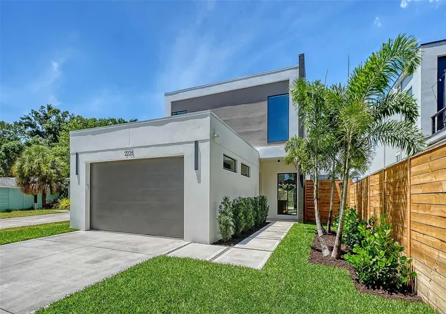 Photo 2 of Single family home for sale at 2225 Florinda St, Sarasota, FL 34231 | MLS# A4690756 | Listing updated on 2026-09-13