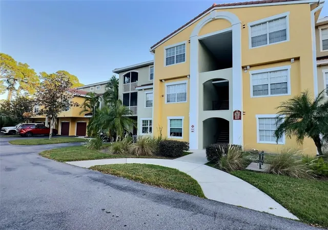 3rd image of 4751 Travini Cir #4-105, Sarasota, FL 34235 | MLS# A4690758