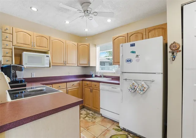 Homes for sale in Fort Myers, FL | 4289 Island Cir #1, Fort Myers, FL 33919 | MLS# C7525125