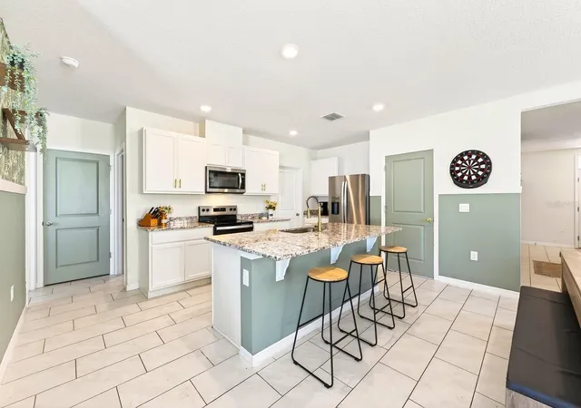 3rd image of 182 Amberwood Wy, Umatilla, FL 32784 | MLS# O6400854