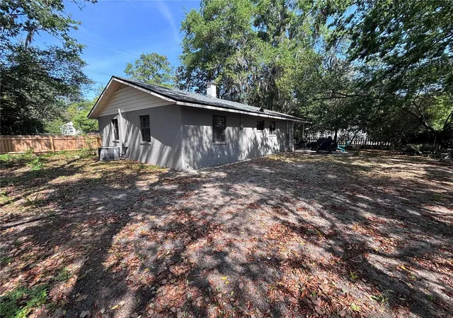 Homes for sale in Gainesville, FL | 3137 Nw 6th St, Gainesville, FL 32609 | MLS# GC539640