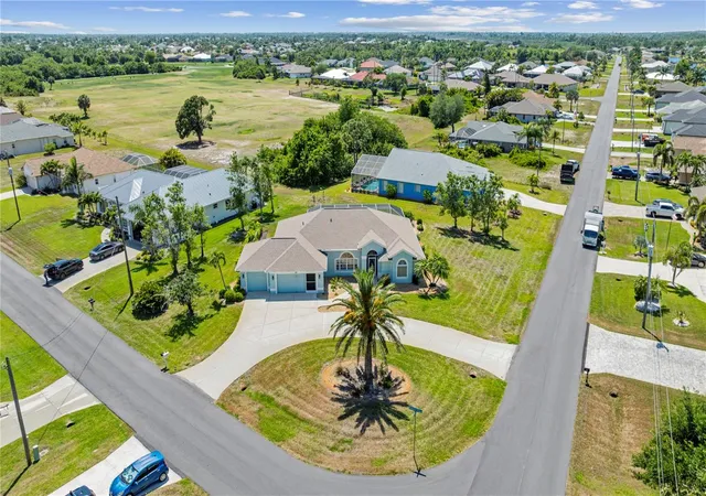 2nd image of 54 Medalist Pl, Rotonda West, FL 33947 | MLS# C7525128