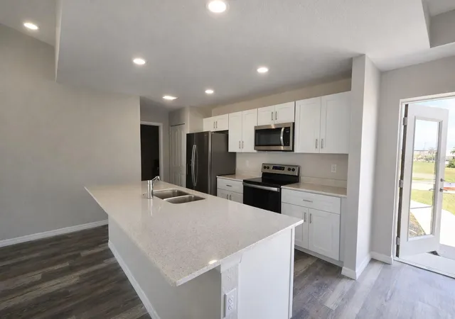 3rd image of 202 Nw 25Th Pl, Cape Coral, FL 33993 | MLS# A4690795