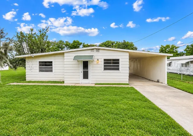 Single family home for sale at 11411 Huggins St, LEESBURG, FL 34788 | MLS# G5111305