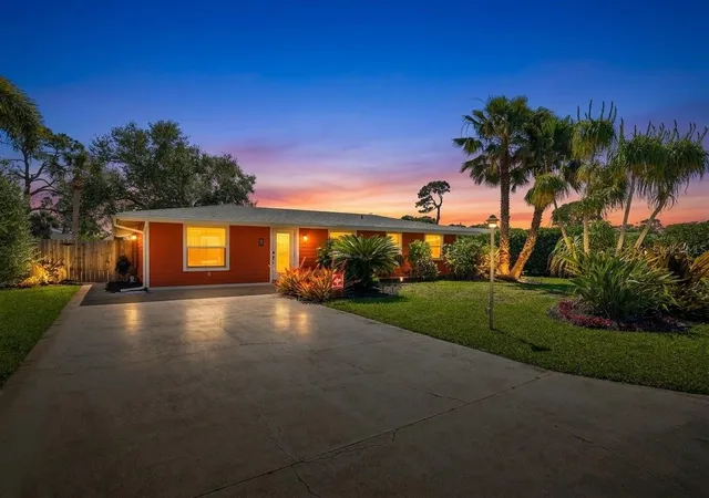 1st image of 1129 Riviera St, Venice, FL 34285 | MLS# A4690799