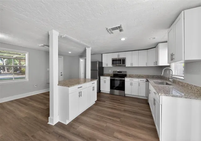 Homes for sale in Sarasota, FL | 1150 52Nd St, Sarasota, FL 34234 | MLS# O6400956
