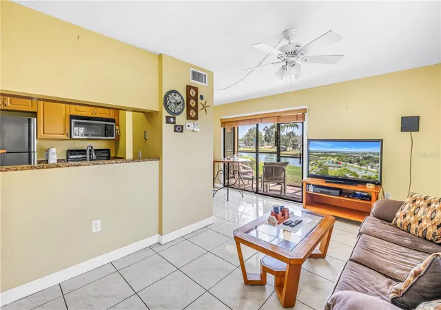 5th image of 3001 58Th Ave S #315, Saint Petersburg, FL 33712 | MLS# TB8500058