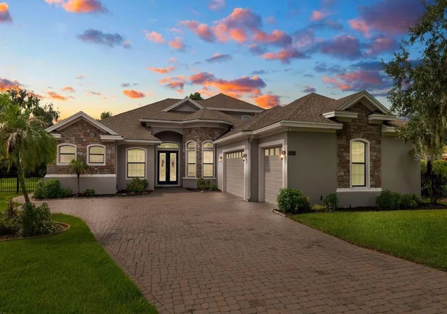 Photo 1 of Sale Pending at 2120 Southern Oaks Ln, Lakeland, FL 33813 | MLS# W7885043 | Listing updated on 2026-10-05