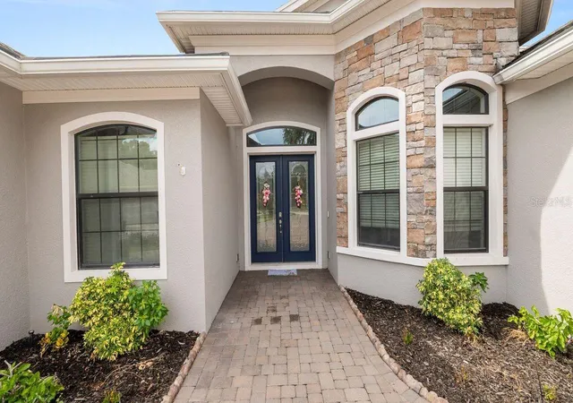 Photo 3 of Sale Pending at 2120 Southern Oaks Ln, Lakeland, FL 33813 | MLS# W7885043 | Listing updated on 2026-10-05