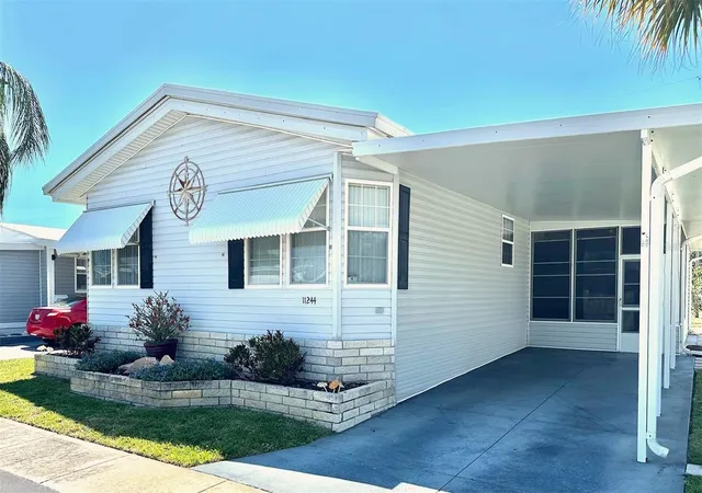 Photo 2 of Manufactured home for sale at 11244 101st Way #136, Largo, FL 33773 | MLS# TB8500083 | Listing updated on 2026-04-22