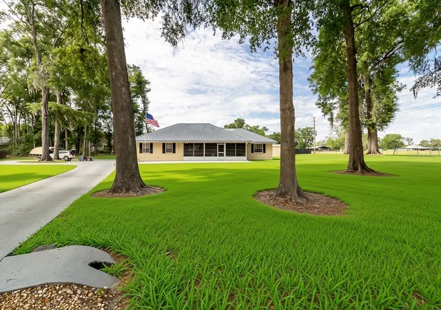 Homes for sale in Fort White, FL | 300 Sw Brighton Ct, Fort White, FL 32038 | MLS# GC539655