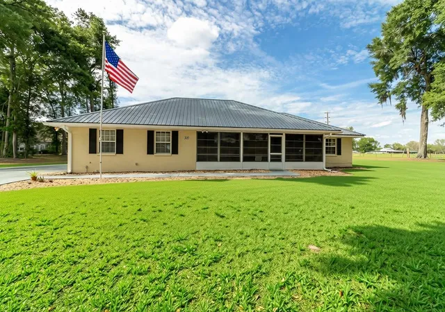 Homes for sale in Fort White, FL | 300 Sw Brighton Ct, Fort White, FL 32038 | MLS# GC539655