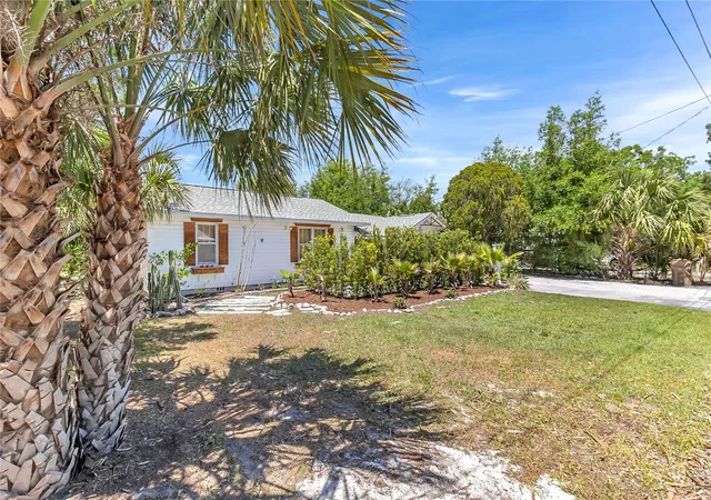 Photo 3 of Single family home for sale at 3560 Martin Ave, Mount Dora, FL 32757 | MLS# O6401018 | Listing updated on 2026-10-05