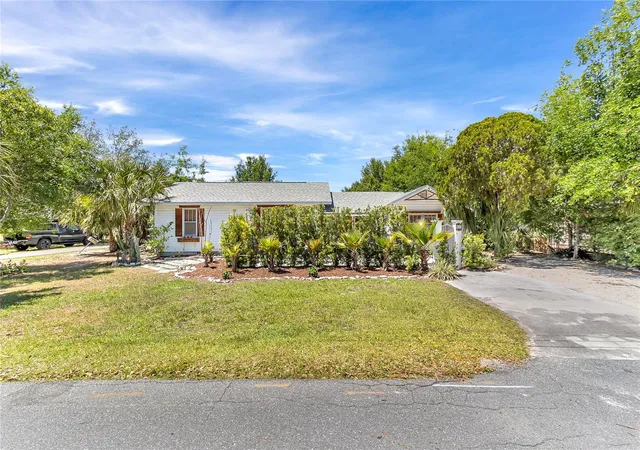 Photo 4 of Single family home for sale at 3560 Martin Ave, Mount Dora, FL 32757 | MLS# O6401018 | Listing updated on 2026-10-05