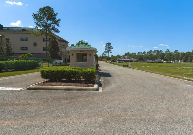 2nd image of 7986 Southern Pines Dr, BROOKSVILLE, FL 34601