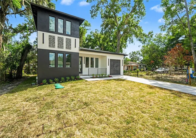 Photo 4 of Single family home for sale at 105 Garland Ave, Seffner, FL 33584 | MLS# TB8500178 | Listing updated on 2026-08-30