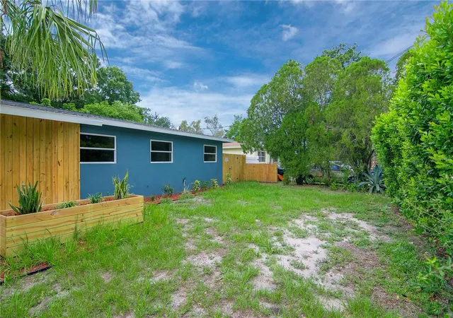 4th image of 3708 W Tyson Ave, Tampa, FL 33611 | MLS# TB8500195