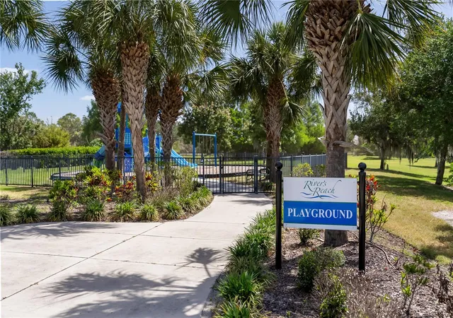 Homes for sale in Parrish, FL | 1215 Thornbury Dr, Parrish, FL 34219 | MLS# A4690867