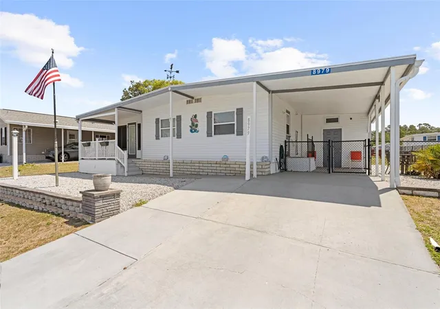 Photo 4 of Manufactured home for sale at 8979 Highpoint Blvd, Brooksville, FL 34613 | MLS# TB8500293 | Listing updated on 2026-09-14